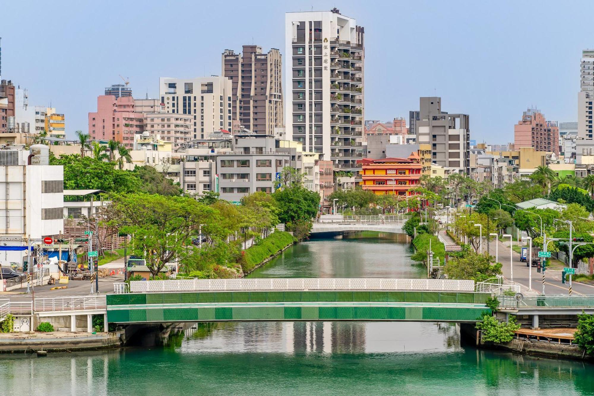 Check Inn Express Kaohsiung Love River Bagian luar foto