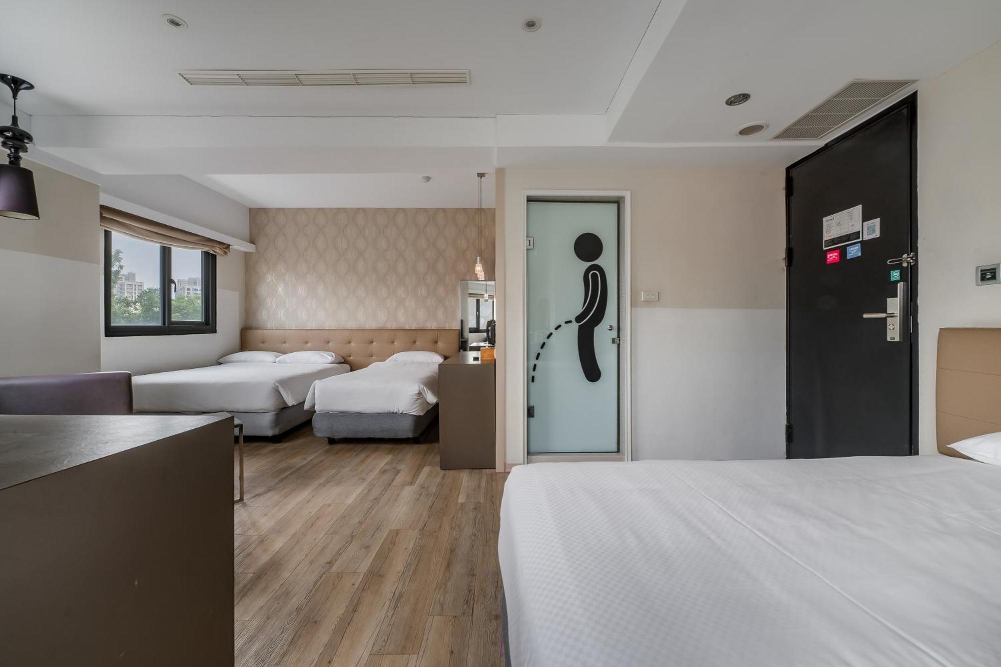 Check Inn Express Kaohsiung Love River Bagian luar foto