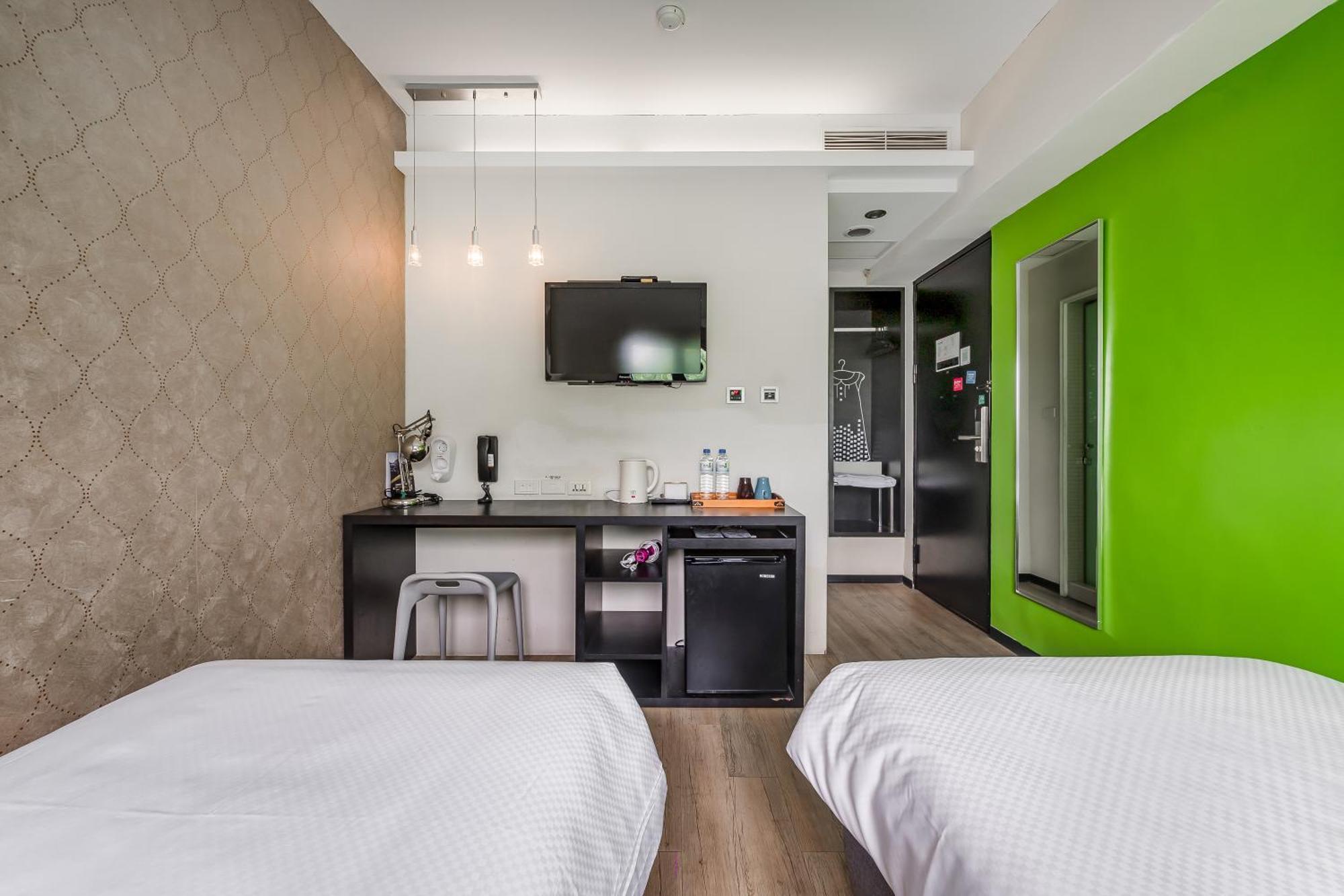 Check Inn Express Kaohsiung Love River Bagian luar foto