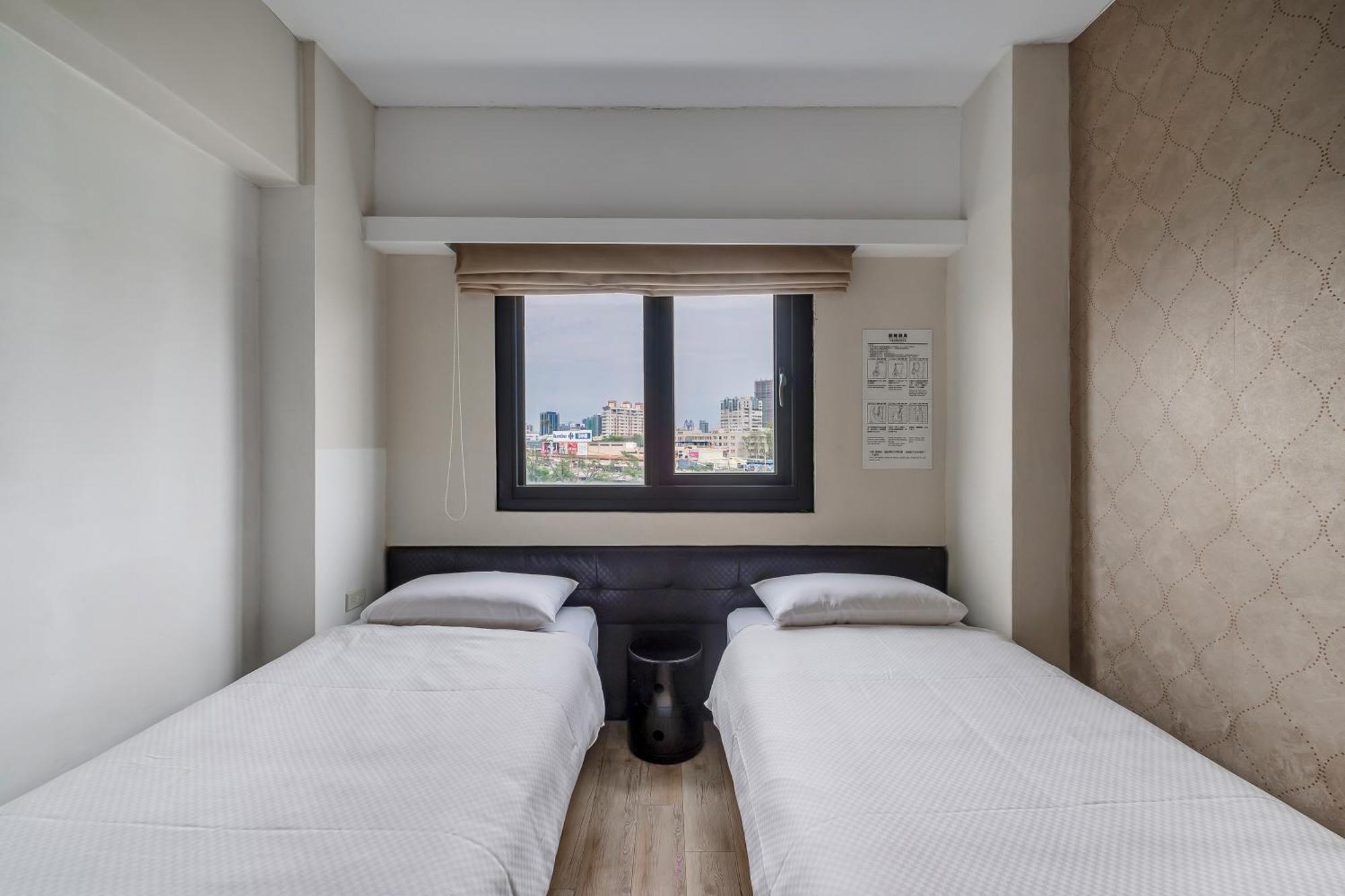 Check Inn Express Kaohsiung Love River Bagian luar foto