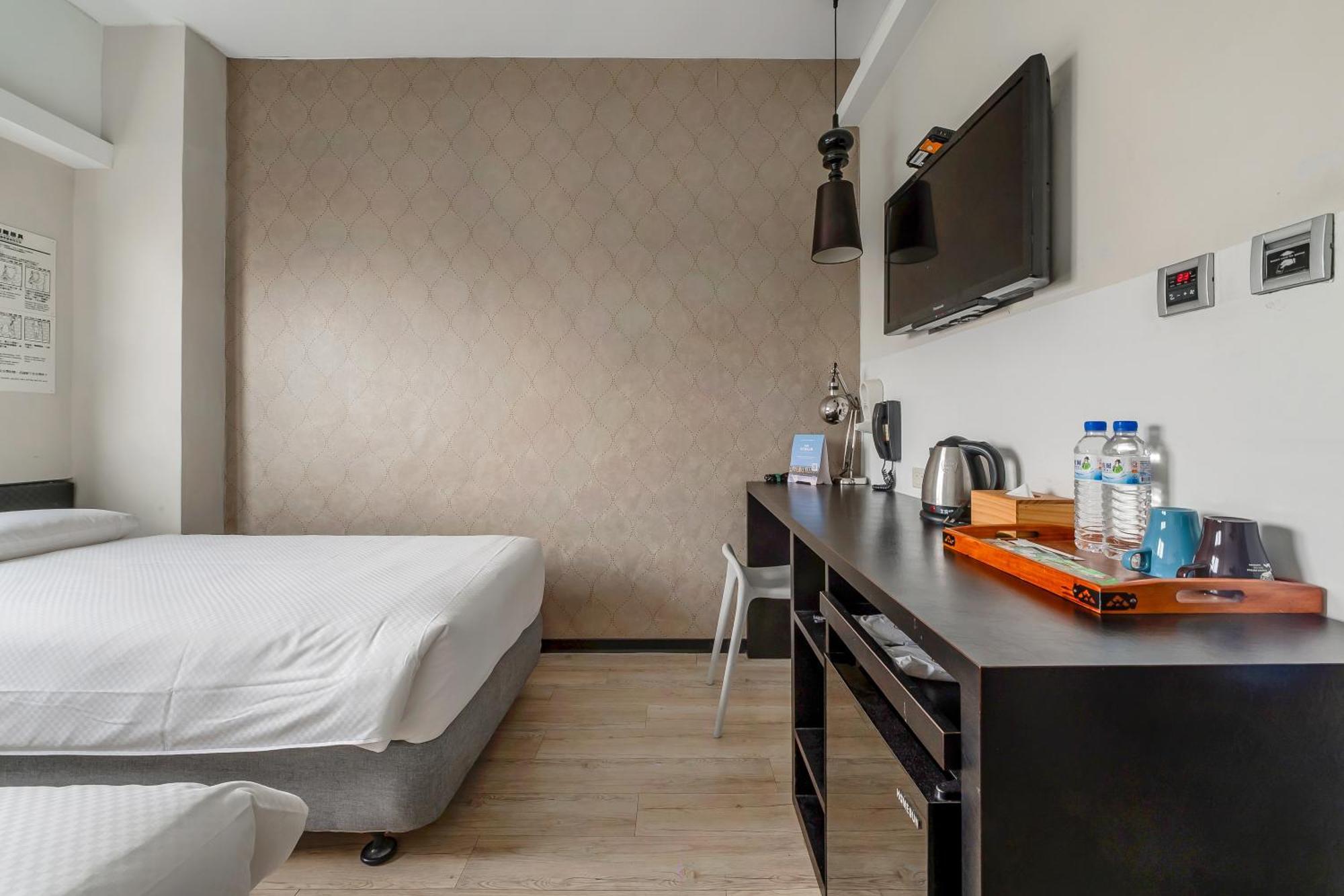 Check Inn Express Kaohsiung Love River Bagian luar foto