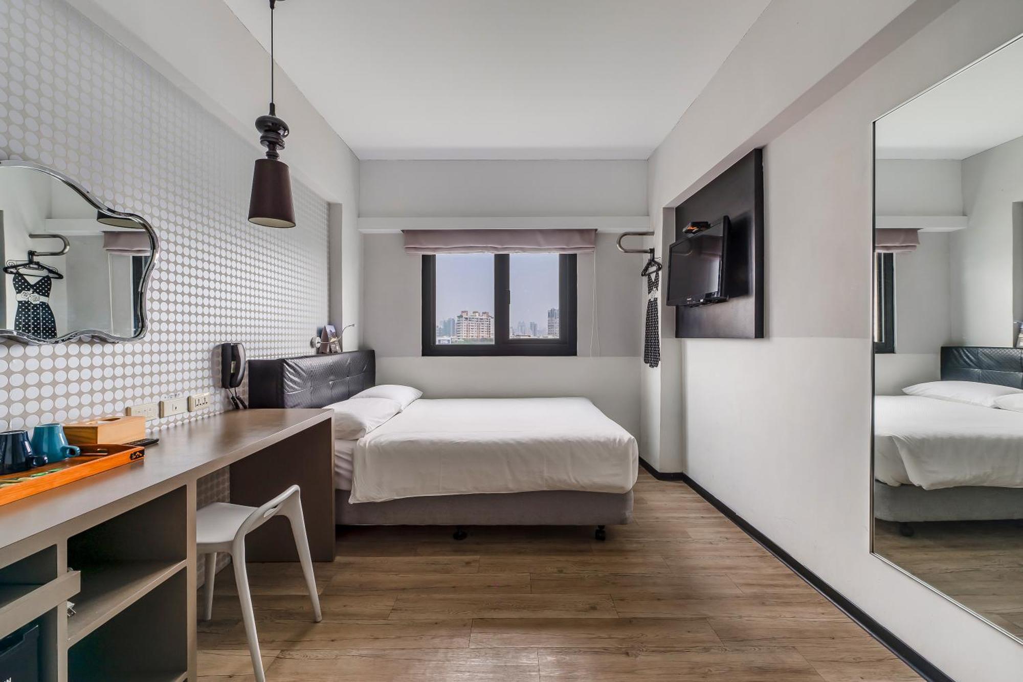 Check Inn Express Kaohsiung Love River Bagian luar foto