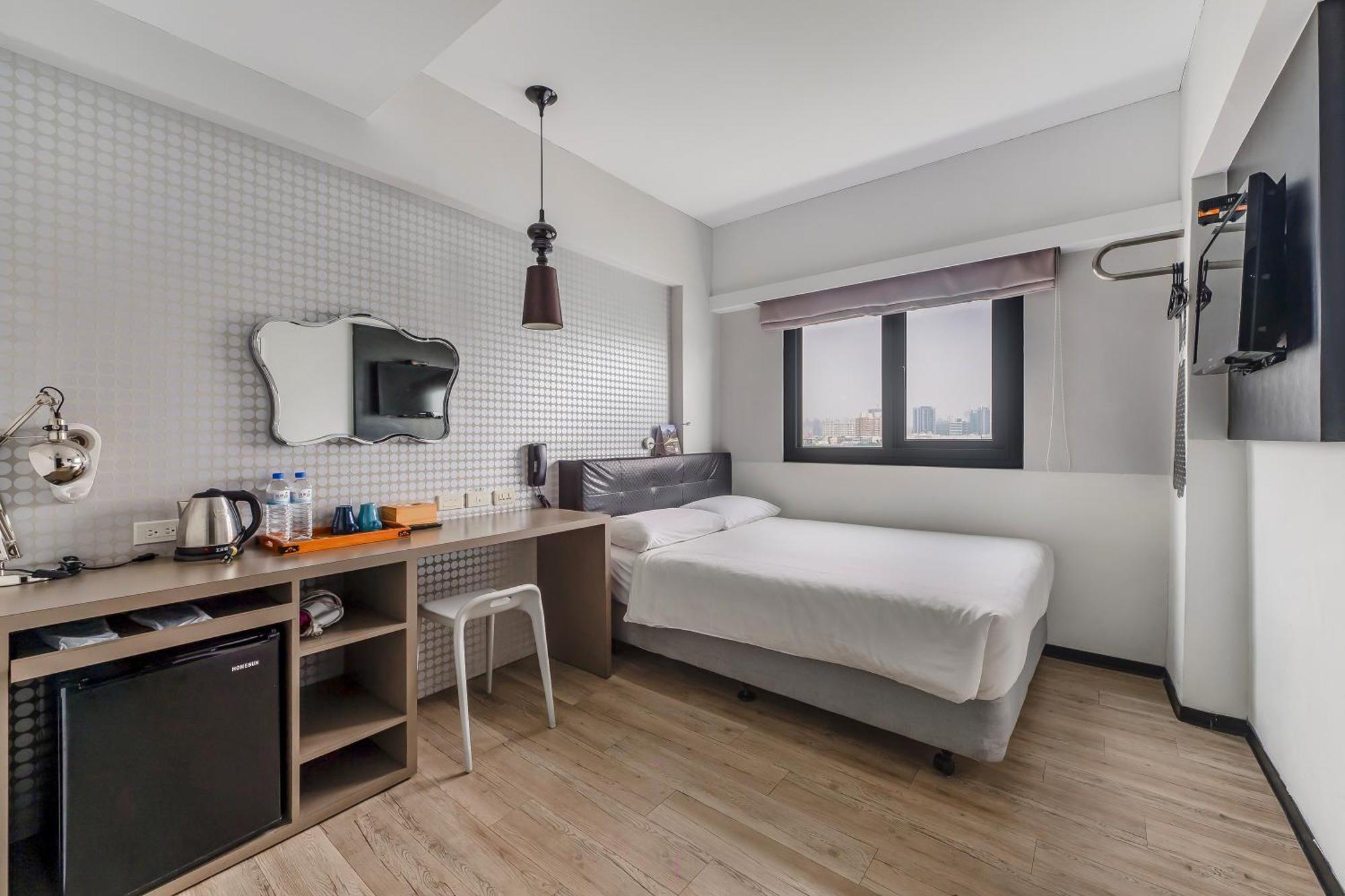 Check Inn Express Kaohsiung Love River Bagian luar foto