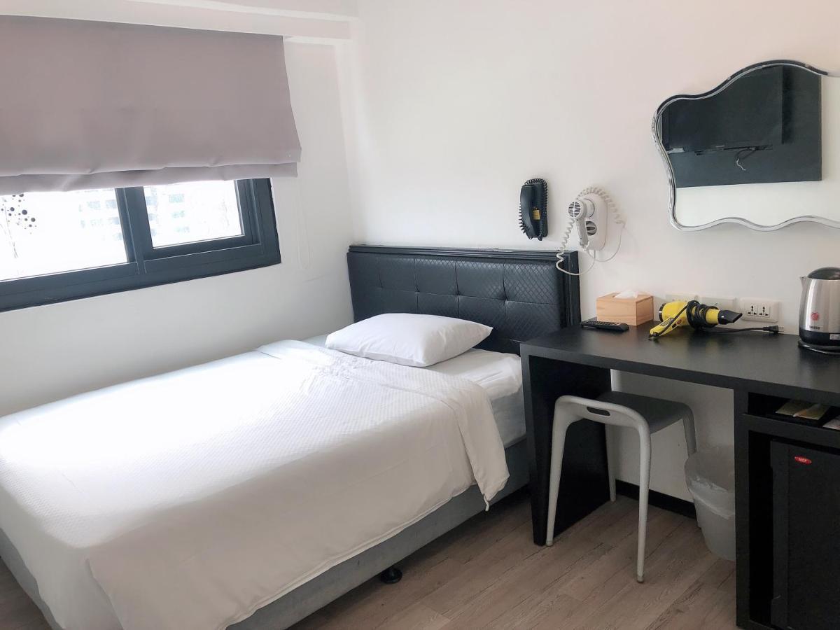 Check Inn Express Kaohsiung Love River Bagian luar foto